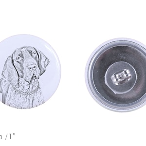 Può includere: Un'illustrazione in bianco e nero di un Bracco tedesco a pelo corto su un bottone bianco. Il bottone ha un diametro di 2,5 cm.