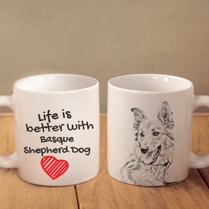 Baskisk herdehund - mugg med en hund - hjärtformad. "Livet är bättre med...". Högkvalitativ keramikmugg. Present till hundälskare, julklapp