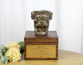 Rottweiler urn for dog's ashes, Urn with engraving and sculpture of a dog, Urn with dog statue and engraving, Custom urn for a dog