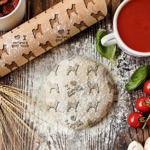 Mattarello intagliato per pasta - Cane da orso della Carelia