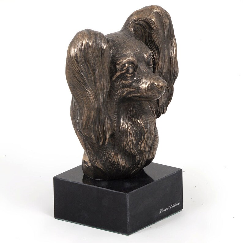 papillon statue