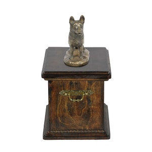 Bestattungsurne für sterbliche Überreste des Hundes mit einer Statuette der Deutsche Schäferhund 