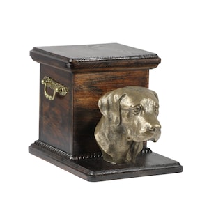 Urn voor hondenas met staand beeld - Labrador Retriever, ART-DOG. Crematiekist, urn op maat.