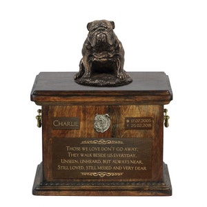 Exklusiv Bestattungsurne für sterbliche Überreste des Hundes mit einer Statue der Englische Bulldogge sitting, Relief und Inschrift.