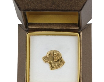 NEW, Golden Retriever, dog pin, in casket, gold plated, limited edition, ArtDog