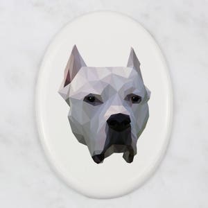 Een keramische grafsteenplaat met een Argentijnse Dogo-hond. Art-Dog geometrische hond