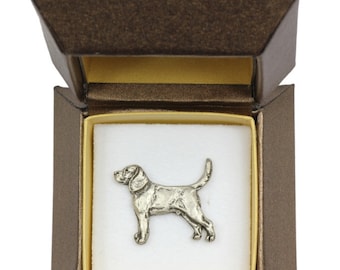 NEW, Beagle, dog pin, in casket, limited edition, ArtDog