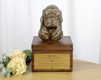 American Cocker Spaniel urn for dog's ashes, Urn with engraving and sculpture of a dog, Urn with dog statue, Custom urn for a dog