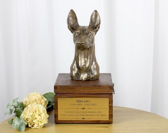 Pharaoh Hound urn for dog's ashes, Urn with engraving and sculpture of a dog, Urn with dog statue and engraving, Custom urn for a dog