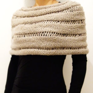 Knitting PATTERN - London Mist Capelet/ Chunky Knit Cozy Wrap/ Shoulders Cover Up