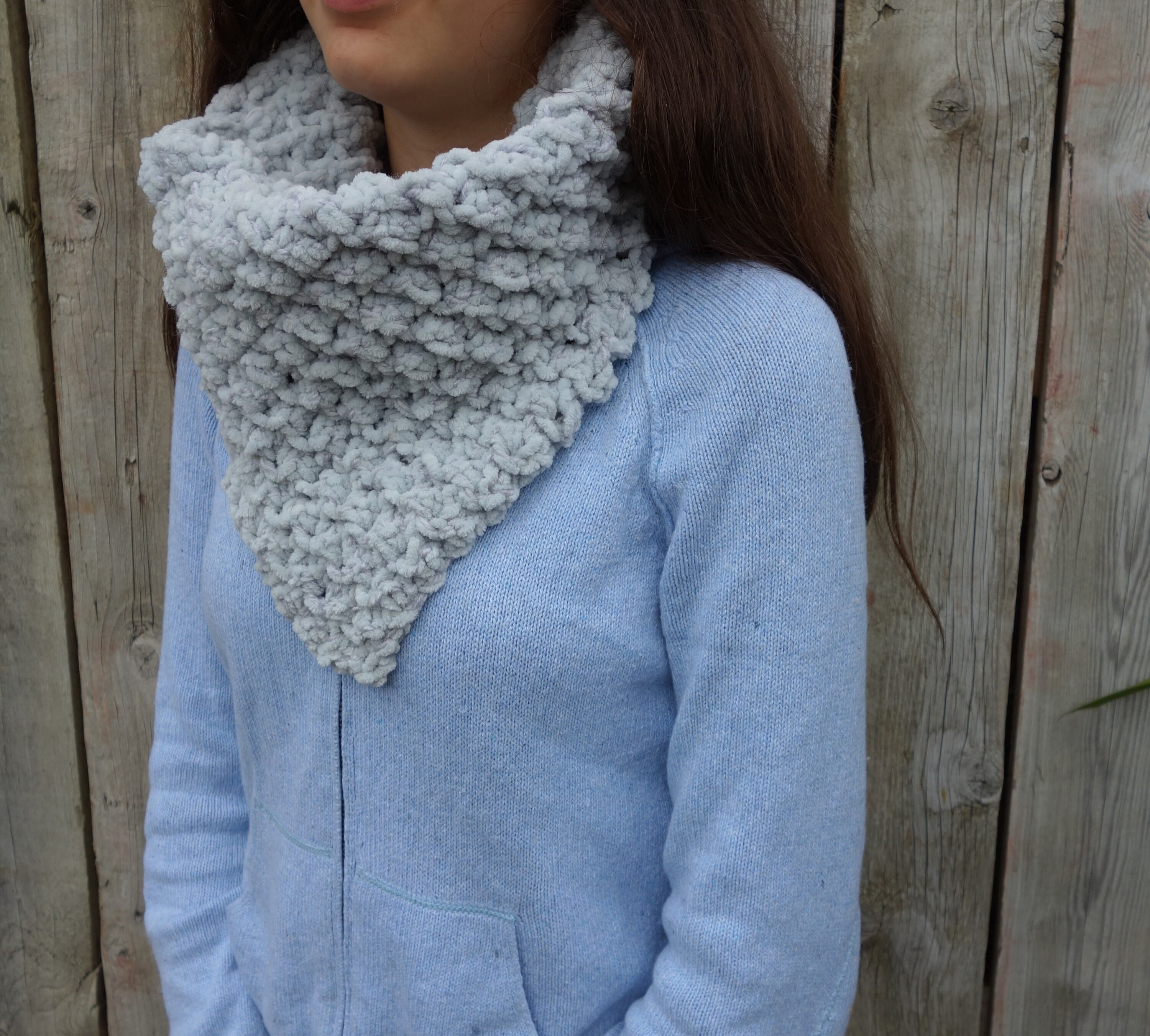 Knitted Scarf with Pom Pom Yarn - Cynthia Banessa