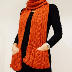 Knitting PATTERN Chilly Chili Pocket Scarf/Ribbed Winter Scarf, Chunky Cable Neck Hand Warmer 画像 2