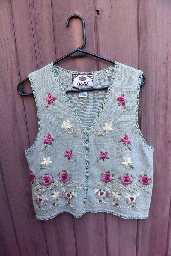 ◎ vintage flower embroidered knit vest Vintage Floral Knit Vest With Embroidery Retro 90's Size Small - Etsy