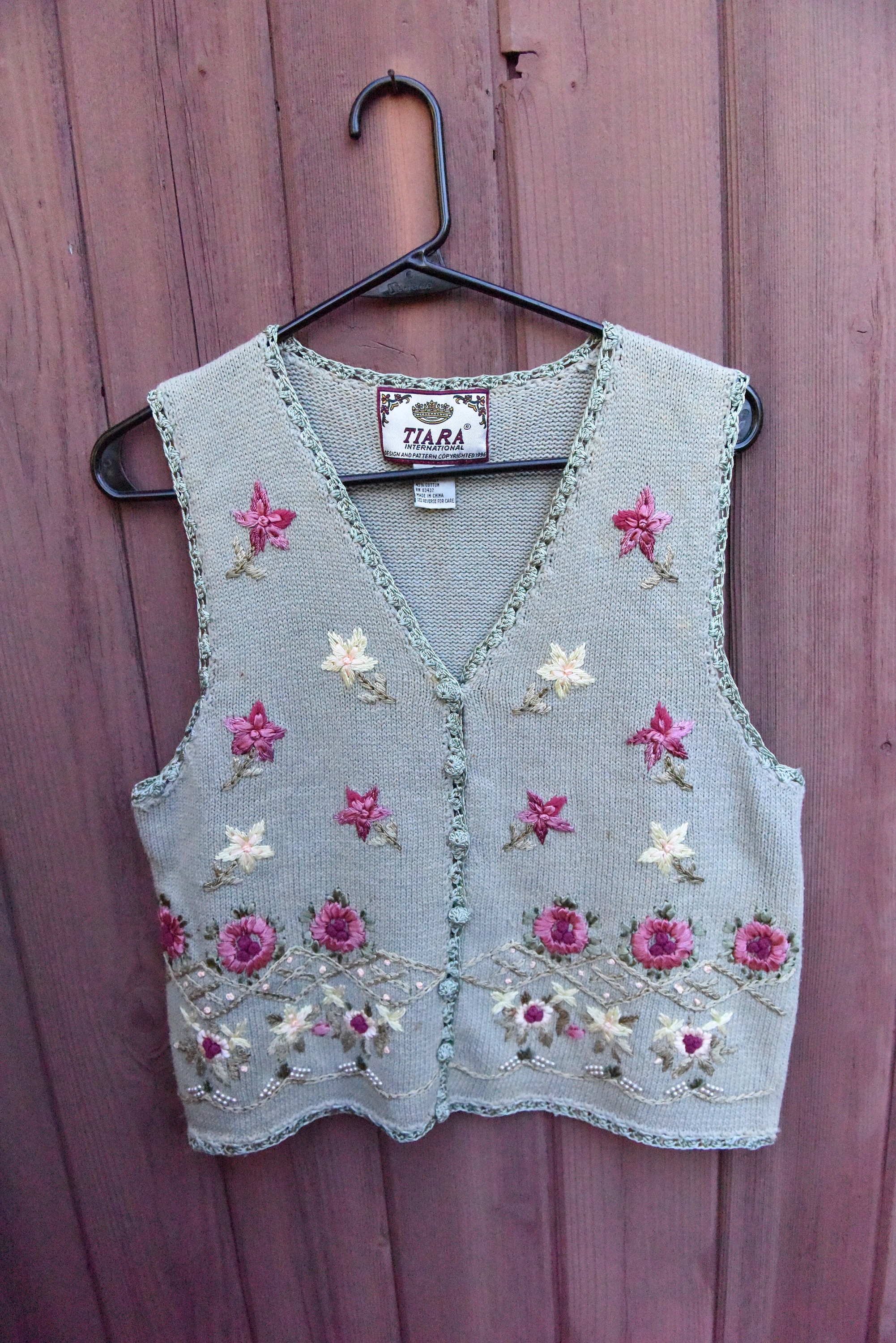 ◎ vintage flower embroidered knit vest Vintage Floral Knit Vest With Embroidery Retro 90's Size Small