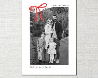 Plantilla de tarjeta navideña con lazo, moderna tarjeta fotográfica navideña, diseño minimalista