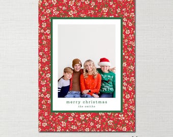 Plantilla de tarjeta navideña con fotos y diseño floral: Diseño navideño clásico