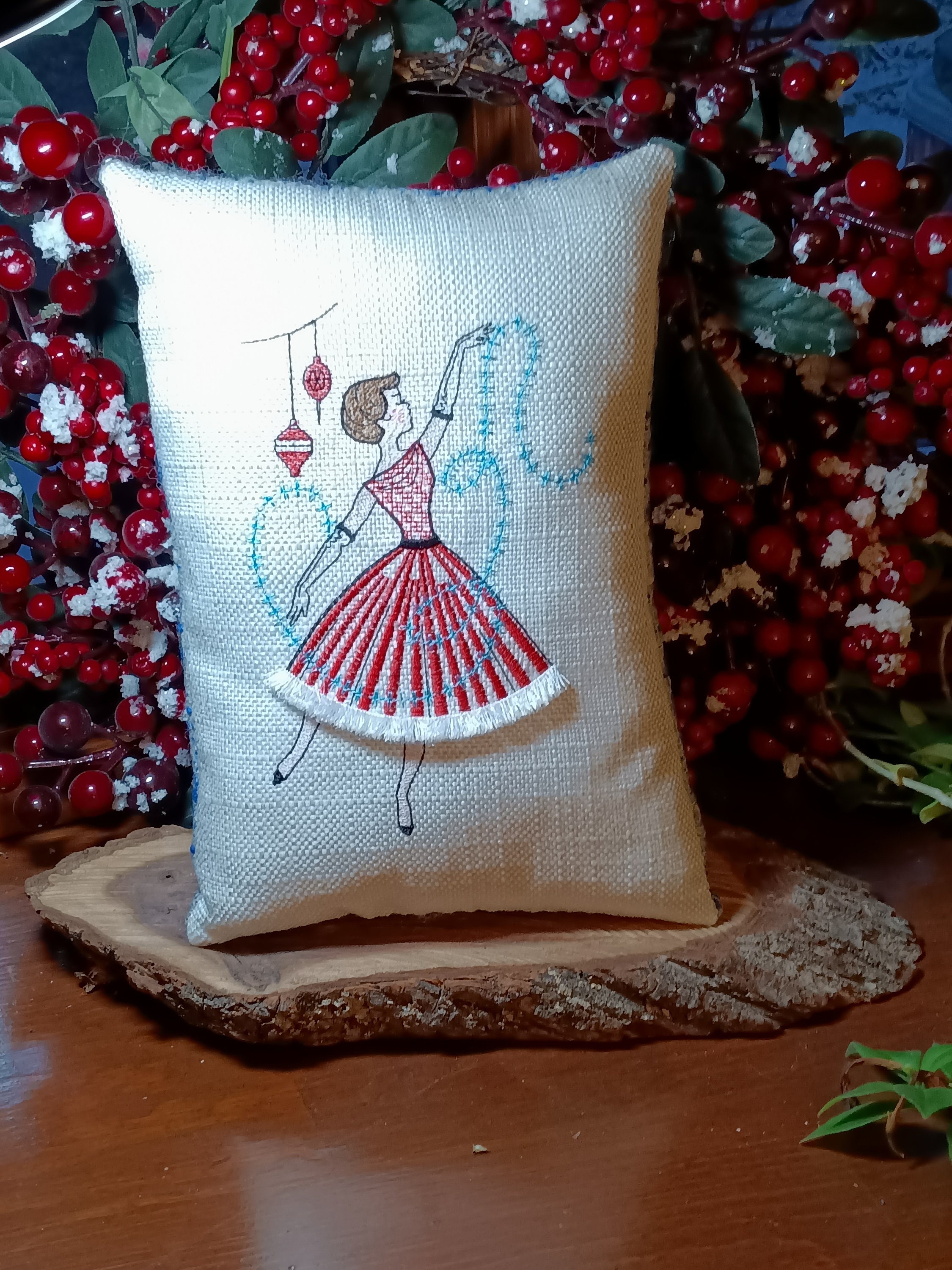 Snugglebug University: Easy Christmas Pillows