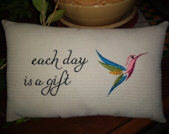 small accent pillows