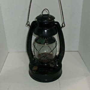 Embury Lantern, Kerosene Oil Lantern,Embury Air Pilot #2 Lantern,Farm House Cottage Decor,Old Kerosene Lamp,Old Kerosene Lantern,Old Lantern