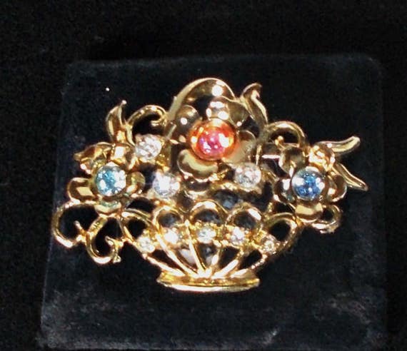Gold Rhinestone Basket Pin, Gold Rhinestone Flower Basket Brooch, Gold Rhinestone Flower Basket Pin, Gold Rhinestone Basket Brooch, Basket