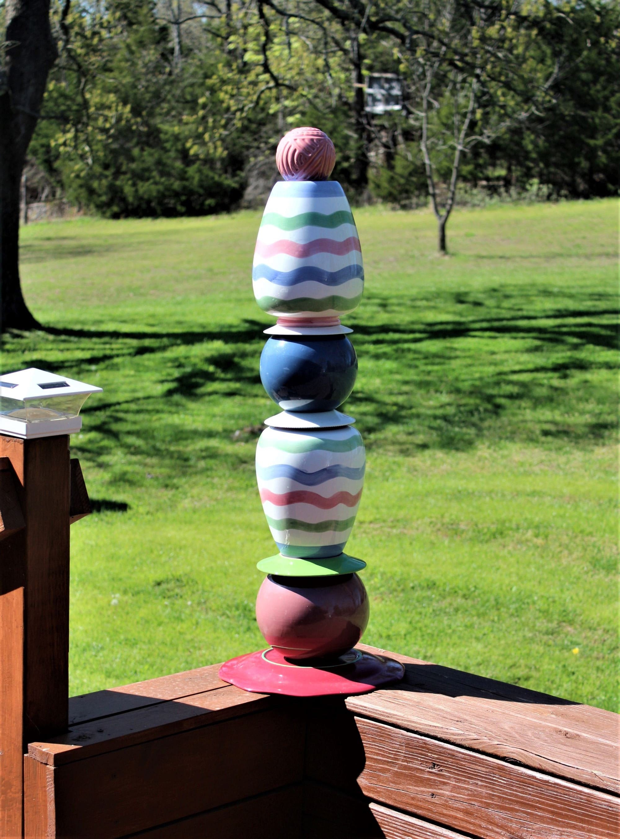Totem colorato da giardino, Totem torre pastello, Totem da giardino in vetro, Arte da giardino in vetro, Arte in vetro, Arte in vetro sul ponte, Totem in vetro, Arte da giardino, Arredamento da giardino, Arredamento portico