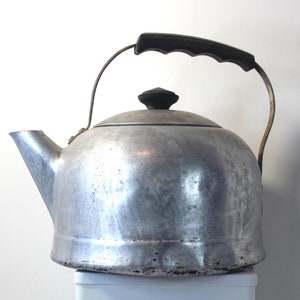 Antique Aluminum Kettle,Cast Aluminum Teapot,Large Aluminum Teapot,Vintage Tea Kettle,Aluminum Teapot,Tea Kettle,Primitive Farmhouse Decor