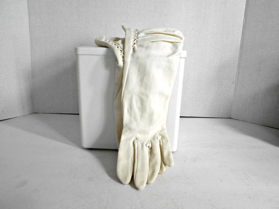 Gloves Louis Vuitton White size Not specified International in Cotton -  27475971