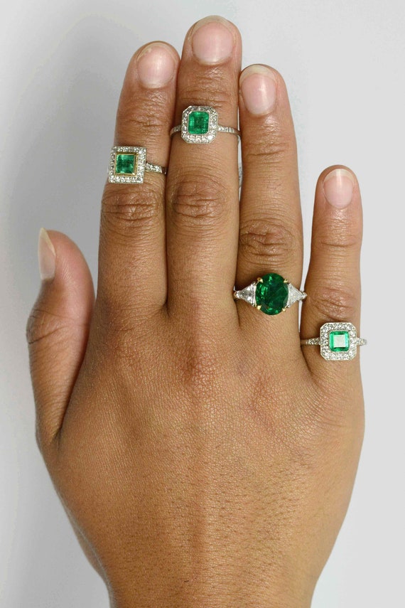 0.31 Carat 14k Gold Oval Green Emerald and Diamond Solitaire & Halo Fashion Swirl Cocktail Ring ctw 6 x 4 MM 0.31 Carat 14k Gold Oval Green Emerald and Diamond Solitaire & Halo Fashion Swirl Cocktail Ring ctw 6 x 4 MM