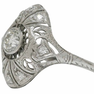 Anillo de compromiso antiguo Art Déco de platino con filigrana y diamantes imagen 4