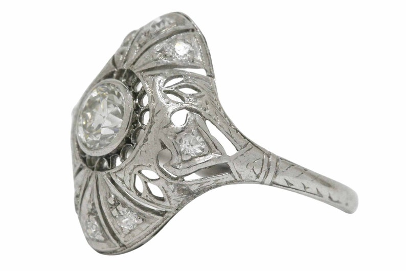 Anillo de compromiso antiguo Art Déco de platino con filigrana y diamantes imagen 4