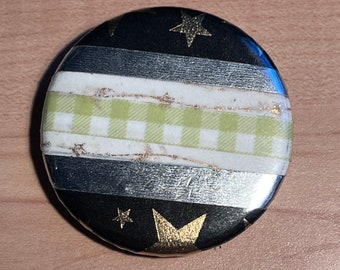 Spedizione gratuita - Agender Pin Pinback Button LGBTQ - Regalo Queer fatto a mano - Washi Tape Pride Flag - Accessorio Agender per giacca e borsa