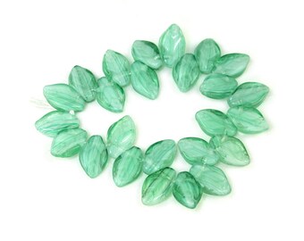 Green transparent white givre 7 x 12mm leaves. Set of 25.