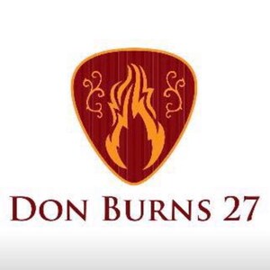 Puede incluir: Logotipo en forma de p&uacute;a de guitarra con fondo burdeos y borde dorado. El logotipo presenta un dise&ntilde;o de llama estilizada en dorado y el texto "DON BURNS 27" en fuente serif.