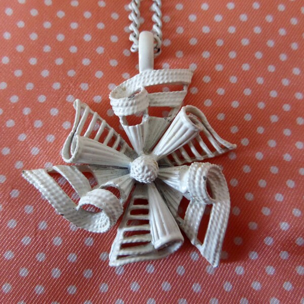 Vintage White Enamel Pin Wheel Pendant Chain Necklace