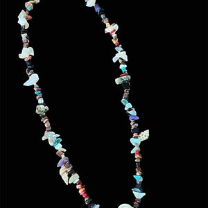 Collar bohemio único de 76 cm (30 pulgadas) hecho a mano con piedras naturales y conchas marinas / Joyería bohemia playera / Bañado en oro de 18 quilates / Pieza única