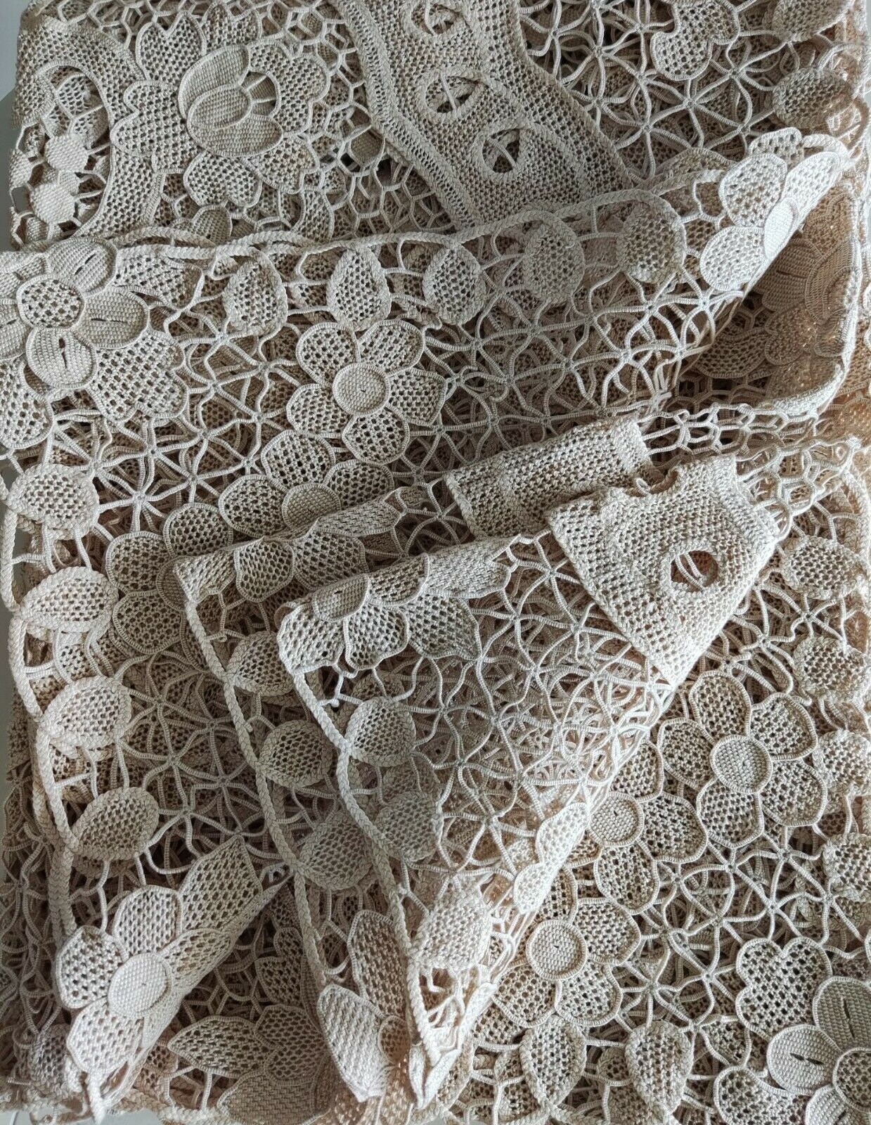 Venice Italy Style Needle Lace Vintage Tablecloth Natural Tone