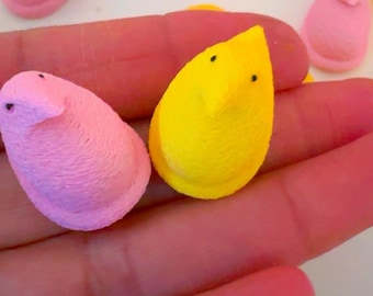 mini Easter peeps | mini chicks | fake marshmallows | peeps | fake peeps | tiered tray decor