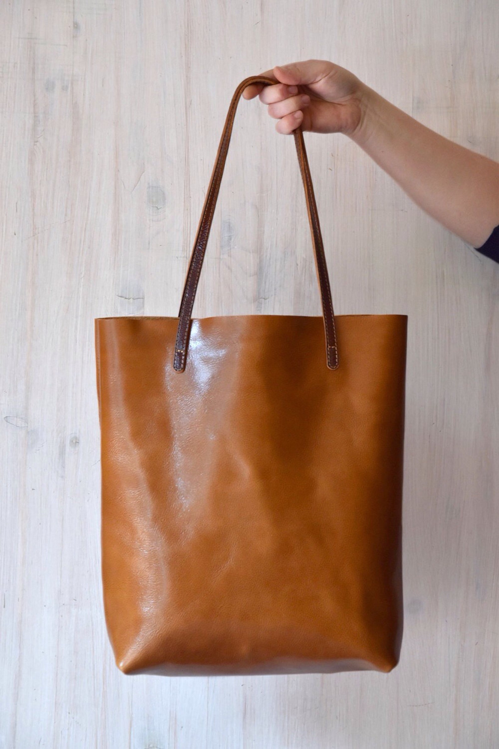 Авито сумка шоппер кожа. Сумка тоут шоппер. Сумка шоппер Shopper Bag кожаная. Сумка шоппер кожаная BELWEST. Сумка шоппер кожаная 2023.