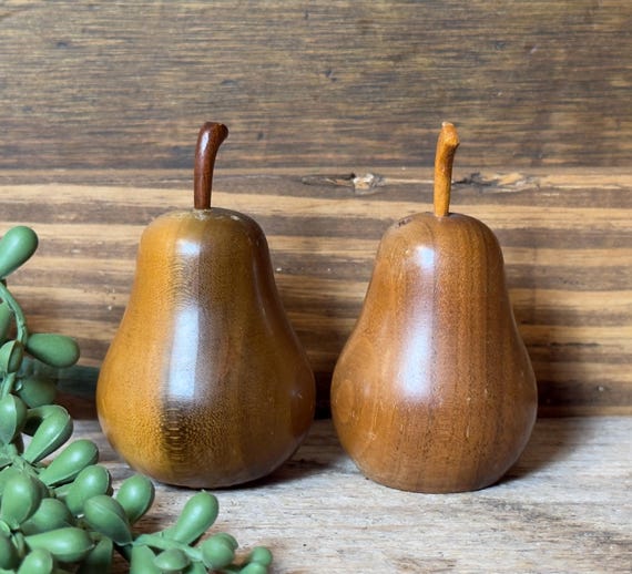 Vintage Wood Pear Salt and Pepper Shakers Set / Mid Century Modern / MCM / Farmhouse Decor / Dining Room