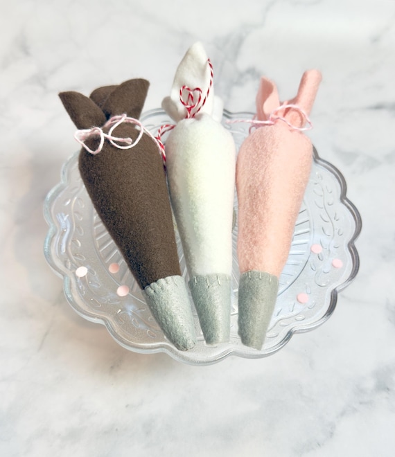 Felt Piping Bags / Play Frosting Decorating
