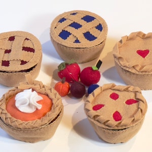 Make Your Own Felt Toy Pie / Blueberry Pie / Strawberry Pie / Cherry Pie / Pumpkin Pie / Apple Pie