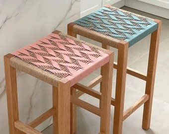 Tabouret haut en corde et bois. Fait à la main