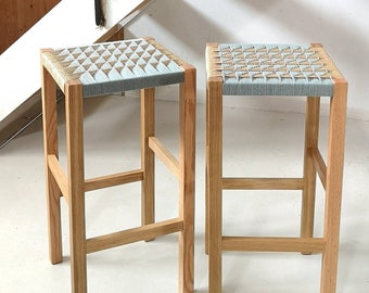 Tabouret haut en corde. Fait à la main