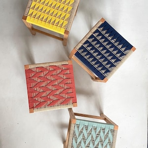 Handgefertigter niedriger Hocker