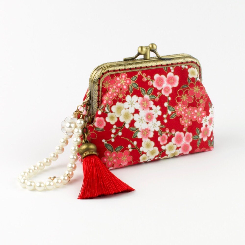 INDENYA Kiss Lock Coin Purse 1104 with a Chrysanthemum Grid Pattern, White  on Red Japan's Best to You