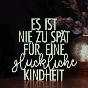 Es ist nie zu spät für eine glückliche Kindheit - 3D Holzschriftzug