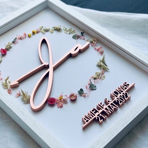 Conjunto DIY “sim” com nomes individuais, datas, molduras e flores secas
