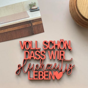 Voll schön, dass wir gleichzeitig leben 3D Holz Schriftzug & Wand Deko Bild 3