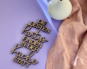 Wooden lettering "The best parties take place in the kitchen" - Handmade in Germany
