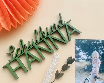 Niño de escuela con nombre - letras de madera 3D